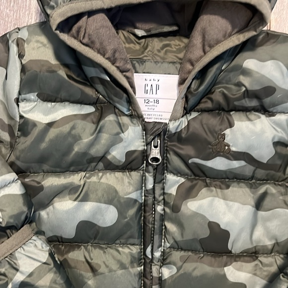 Gap Baby ColdControl Puffer One-Piece - Olive green camo - Picture 4 of 9